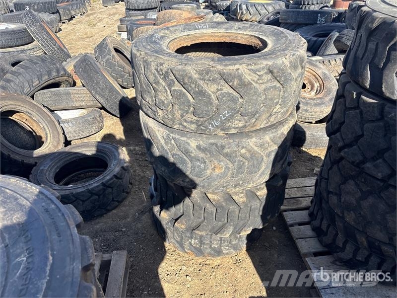 Quantity of (4) 12-16.5 Tires Gume, točkovi i felne