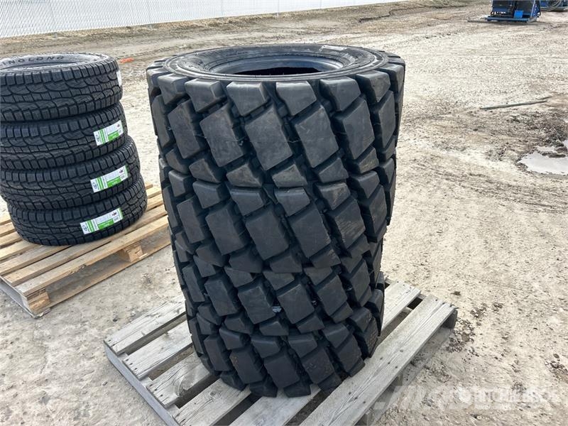 Quantity of (4) 12-16.5 Skid Steer Tires (Unused) Gume, kolesa in platišča