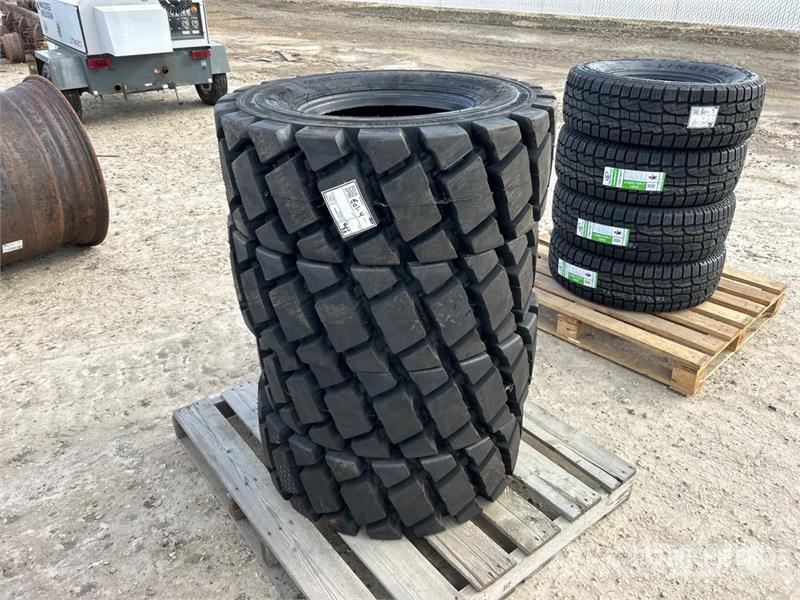 Quantity of (4) 12-16.5 Skid Steer Tires (Unused) Gume, kolesa in platišča