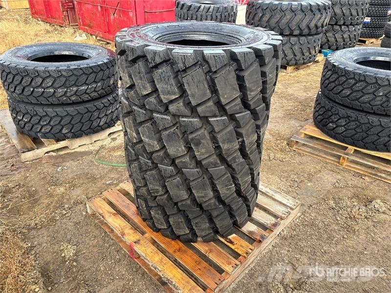 Quantity of (4) 12-16.5 Skid Steer Tires (Unused) Gume, točkovi i felne