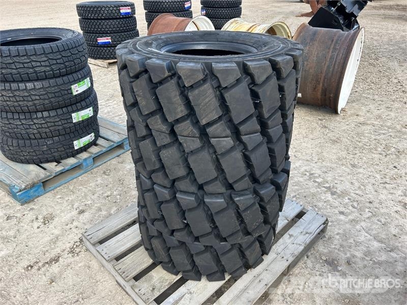 Quantity of (4) 12-16.5 Skid Steer Tires (Unused) Gume, kolesa in platišča
