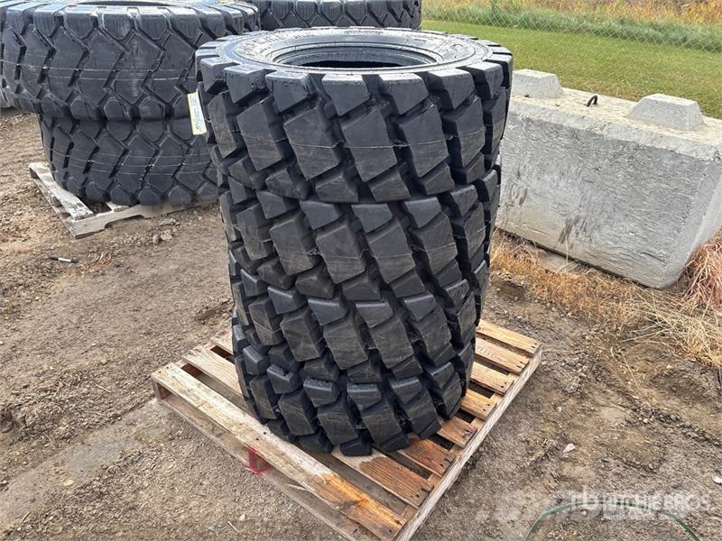 Quantity of (4) 12-16.5 Skid Steer Tires (Unused) Gume, točkovi i felne