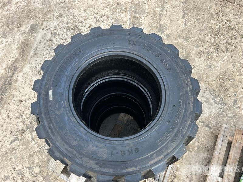 Quantity of (4) 12-16.5 Skid Steer Tires (Unused) Gume, kolesa in platišča