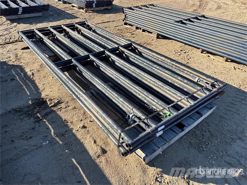 Quantity of (4) 12 ft x 5 ft Steel Livestock Gate Autres matériels d'élevage