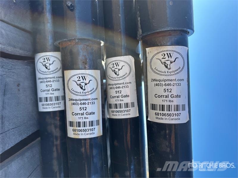 Quantity of (4) 12 ft x 5 ft Steel Livestock Gate Autres matériels d'élevage