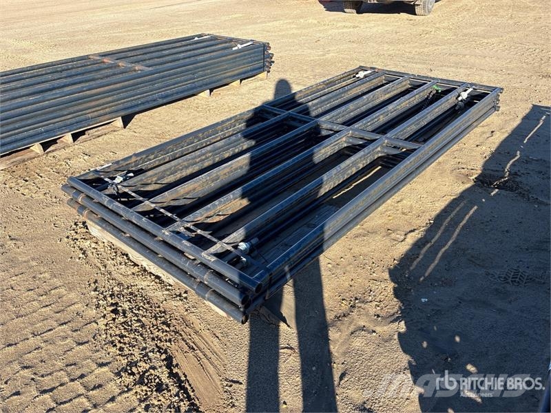 Quantity of (4) 12 ft x 5 ft Steel Livestock Gate Autres matériels d'élevage