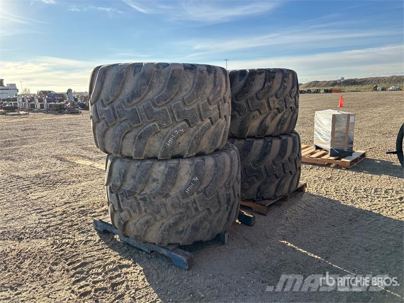 Quantity of (4) 150/45R22.5 Tires Gumiabroncsok, kerekek és felnik