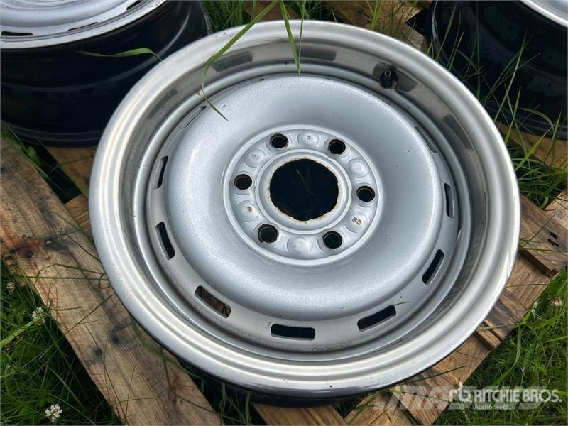  Quantity of (4) 16 in Wheels Tyres, wheels and rims