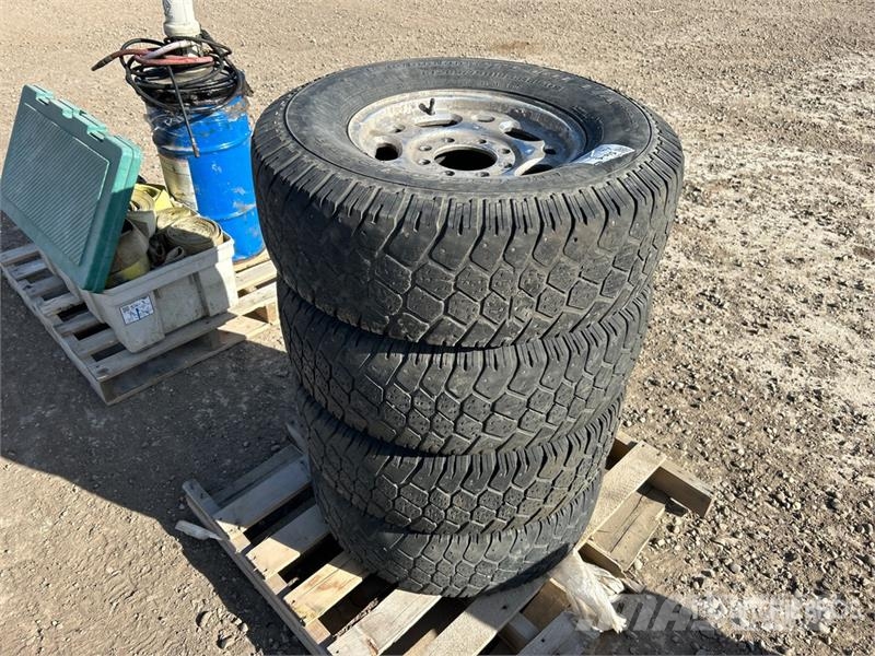  Quantity of (4) 16 Inch Wheels Padangos, ratai ir ratlankiai