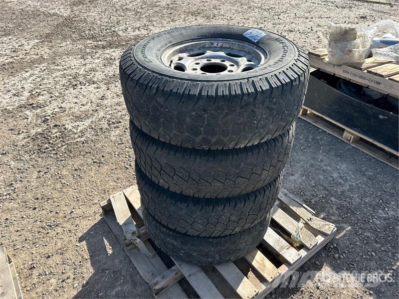 Quantity of (4) 16 Inch Wheels Padangos, ratai ir ratlankiai