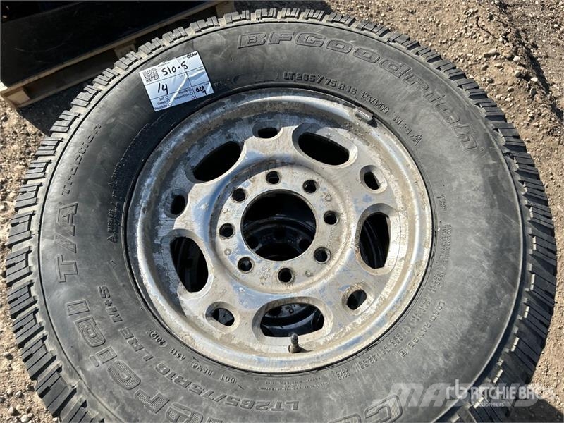  Quantity of (4) 16 Inch Wheels Padangos, ratai ir ratlankiai