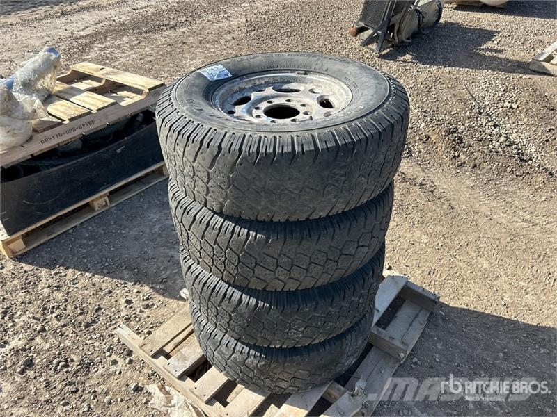  Quantity of (4) 16 Inch Wheels Padangos, ratai ir ratlankiai