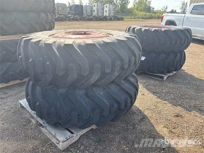 Quantity of (4) 18.4-30 Tires Opony, koła i felgi
