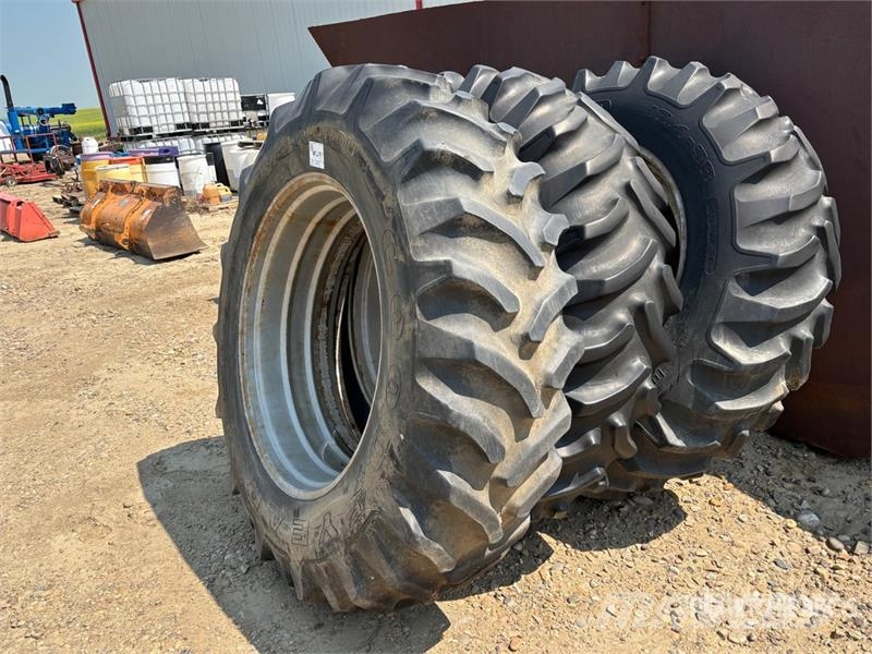 Quantity of (4) 18.4 - 38 Tires Opony, koła i felgi