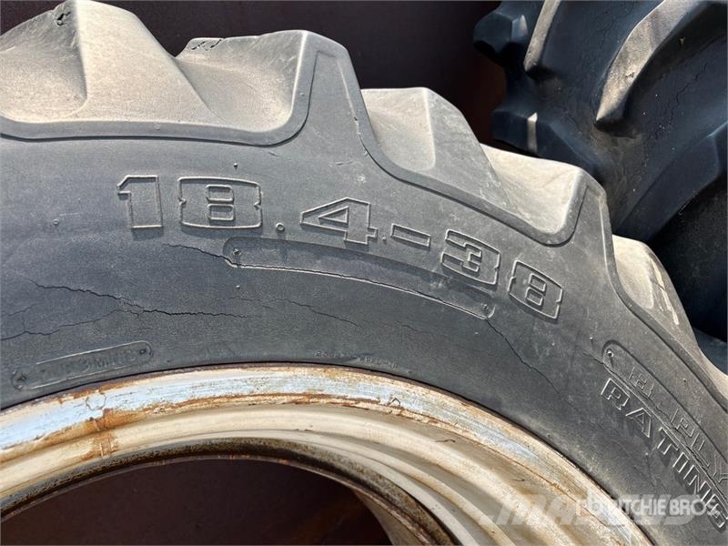 Quantity of (4) 18.4 - 38 Tires Opony, koła i felgi