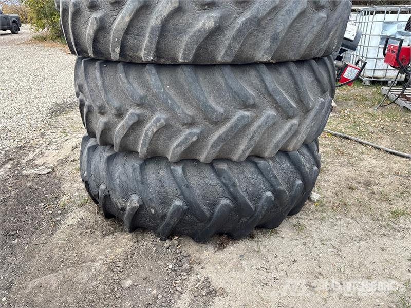 Quantity of (4) 20.8R38 Tires Gume, točkovi i felne