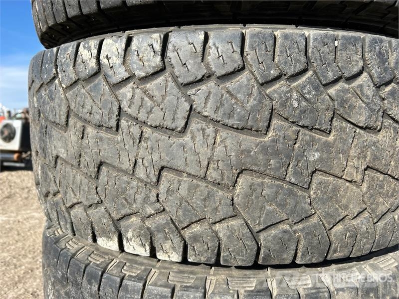  Quantity of (4) 20 Inch Wheels Padangos, ratai ir ratlankiai
