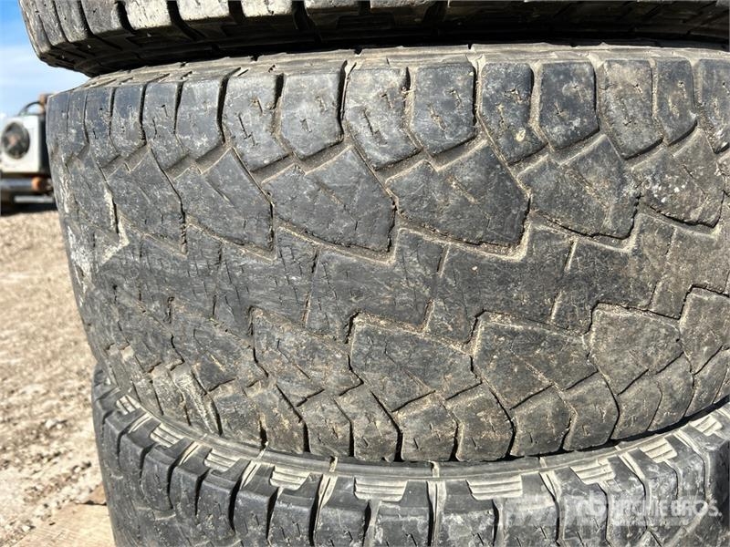  Quantity of (4) 20 Inch Wheels Padangos, ratai ir ratlankiai