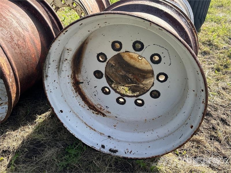 Quantity of (4) 22.5 in Steel Rims Drugi deli