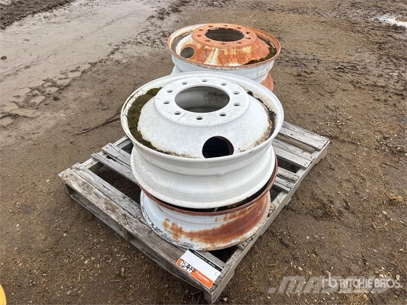 Quantity of (4) 22.5 in Steel Wheels Tyres, wheels and rims