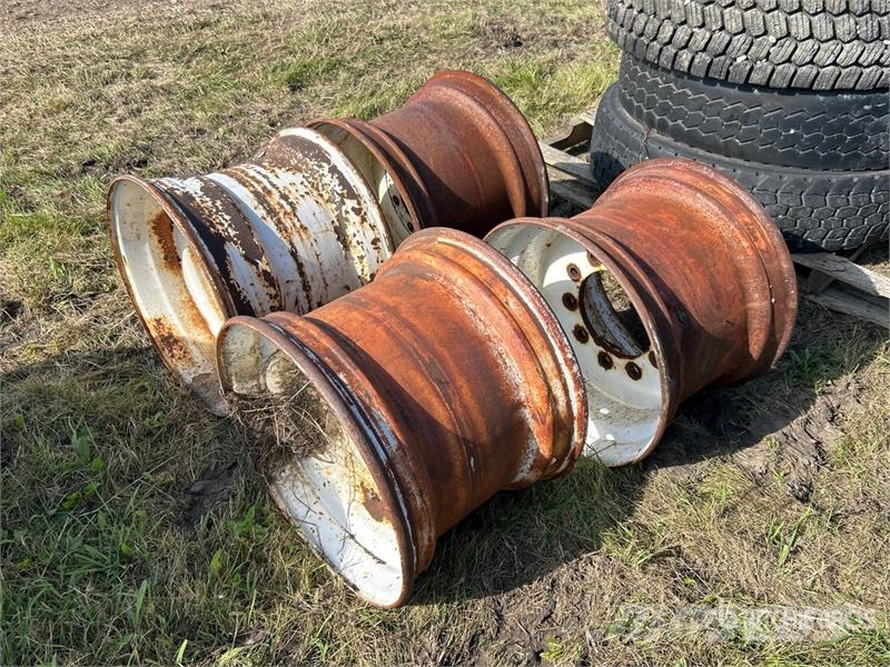 Quantity of (4) 22.5 in Steel Rims Drugi deli