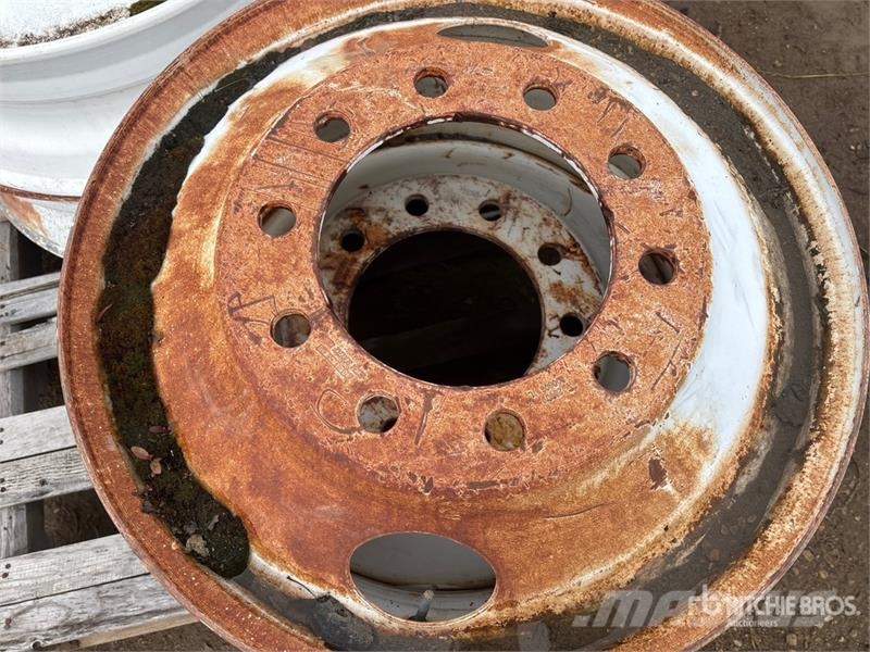 Quantity of (4) 22.5 in Steel Wheels Tyres, wheels and rims