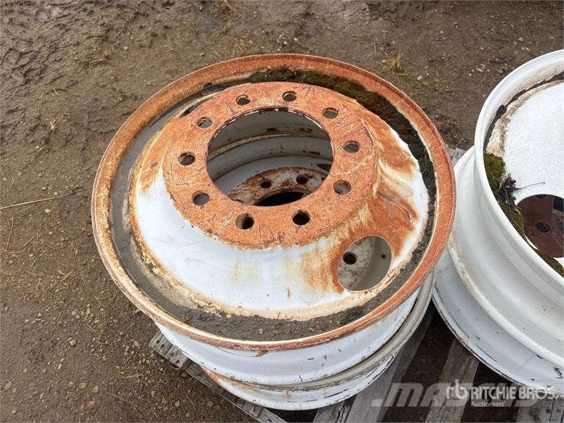 Quantity of (4) 22.5 in Steel Wheels Tyres, wheels and rims
