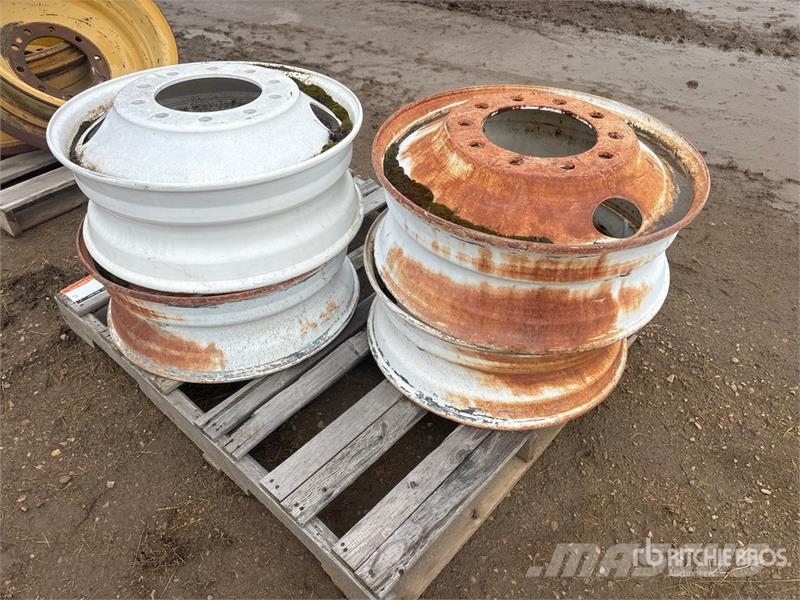 Quantity of (4) 22.5 in Steel Wheels Tyres, wheels and rims