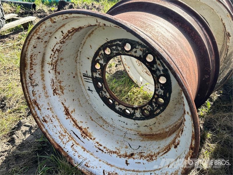 Quantity of (4) 22.5 in Steel Rims Drugi deli