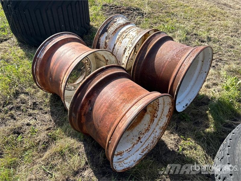 Quantity of (4) 22.5 in Steel Rims Drugi deli