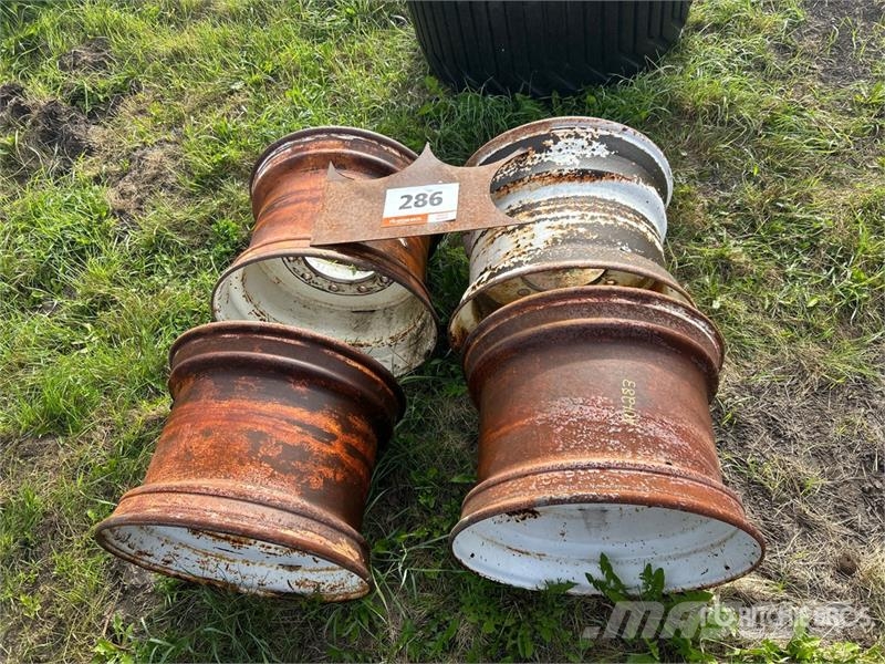 Quantity of (4) 22.5 in Steel Rims Ďalšie komponenty