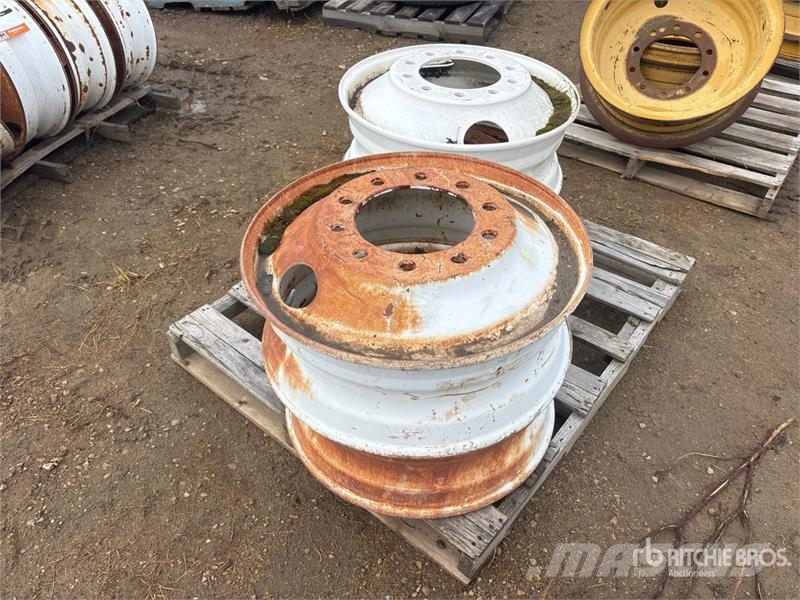 Quantity of (4) 22.5 in Steel Wheels Tyres, wheels and rims