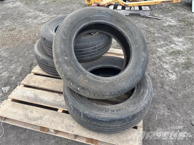 Quantity of (4) 225/65R17 Tires Gume, točkovi i felne