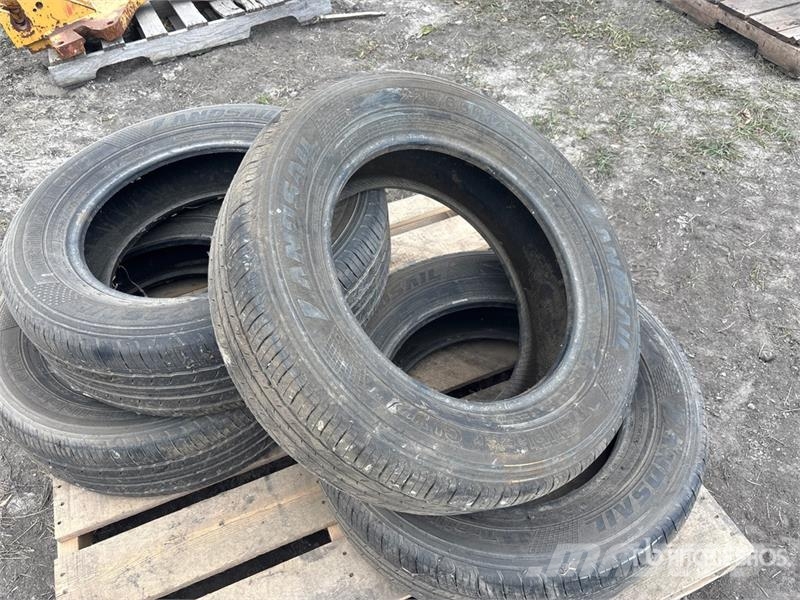 Quantity of (4) 225/65R17 Tires Gume, točkovi i felne
