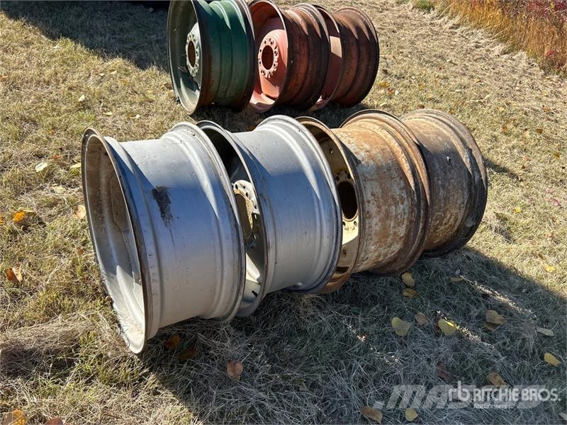 Quantity of (4) 25 in Steel Wheels Gume, točkovi i felne