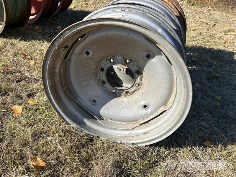Quantity of (4) 25 in Steel Wheels Gume, točkovi i felne