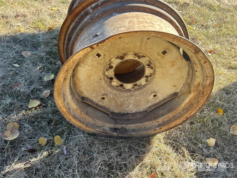 Quantity of (4) 25 in Steel Wheels Gume, točkovi i felne