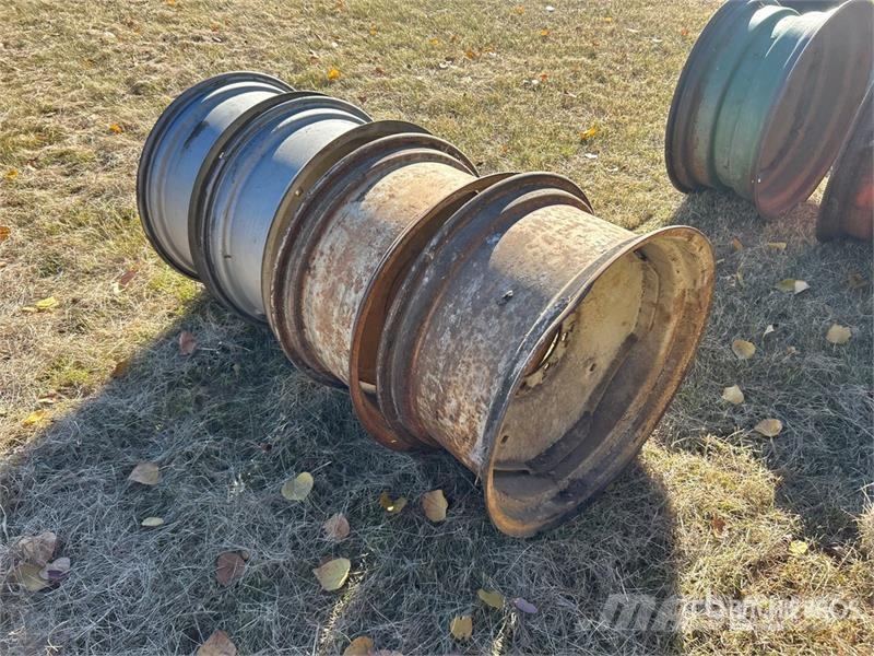 Quantity of (4) 25 in Steel Wheels Gume, točkovi i felne