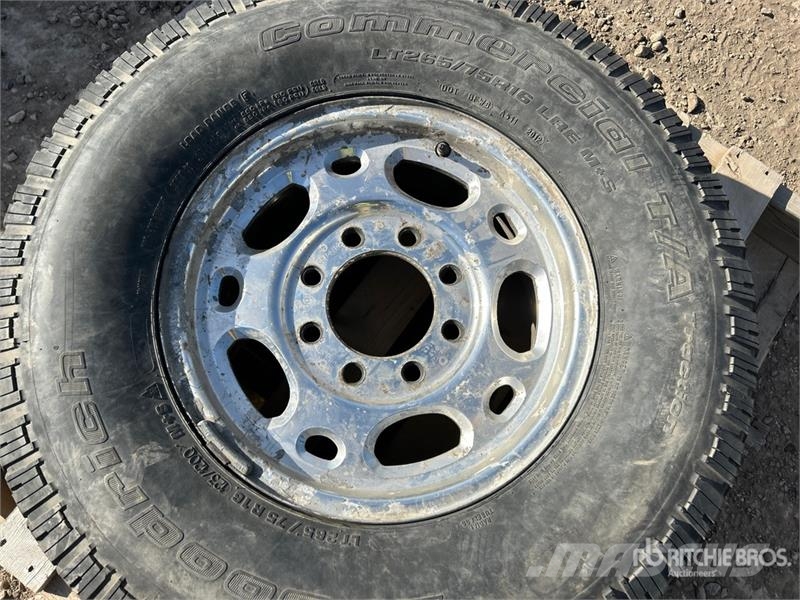 Quantity of (4) 265/75R16 16 Inch Tires Pneumatiky, kola a ráfky