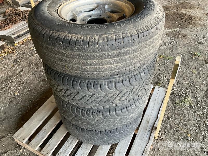 Quantity of (4) 265/75R16 Tires - Fits Ford F250 Gume, kotači i naplatci