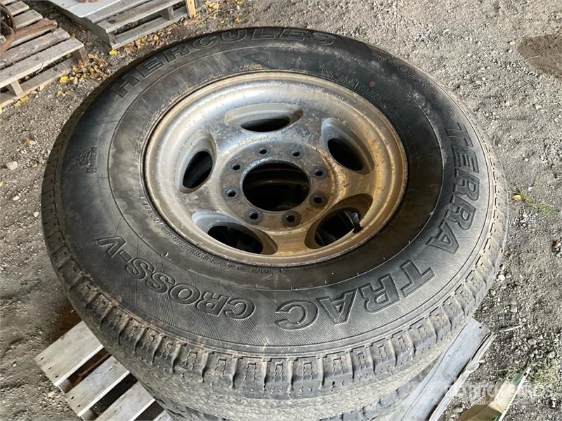 Quantity of (4) 265/75R16 Tires - Fits Ford F250 Gume, kotači i naplatci