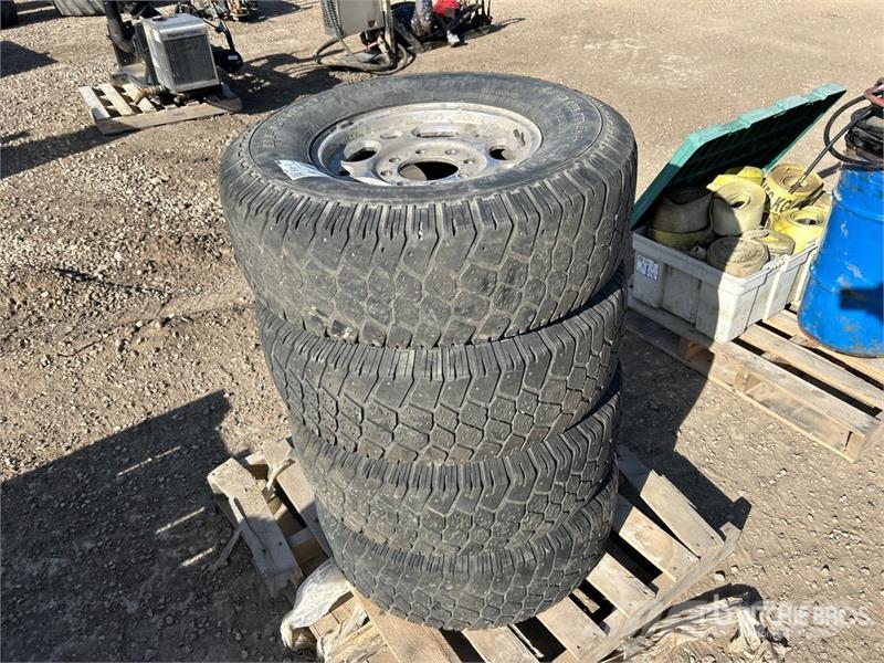 Quantity of (4) 265/75R16 16 Inch Tires Pneumatiky, kola a ráfky