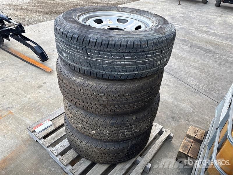 Quantity of (4) 275/65R18 Tires Tyres, wheels and rims