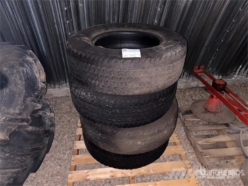 Quantity of (4) 275/70R18 Tires Gume, točkovi i felne