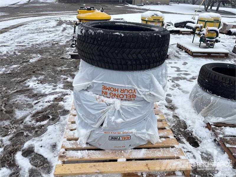 Quantity of (4) 285/45R22 Winter Tires Gume, kotači i naplatci