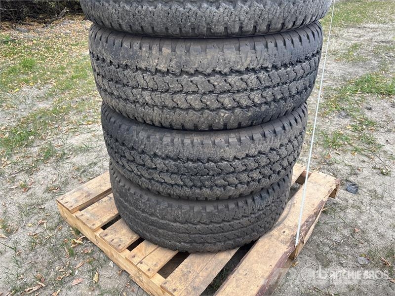 Quantity of (4) 285/60R20 Tires Gume, točkovi i felne