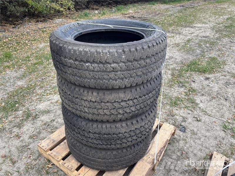 Quantity of (4) 285/60R20 Tires Gume, točkovi i felne