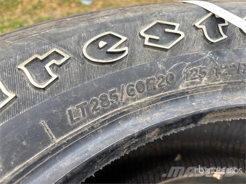 Quantity of (4) 285/60R20 Tires Gume, točkovi i felne