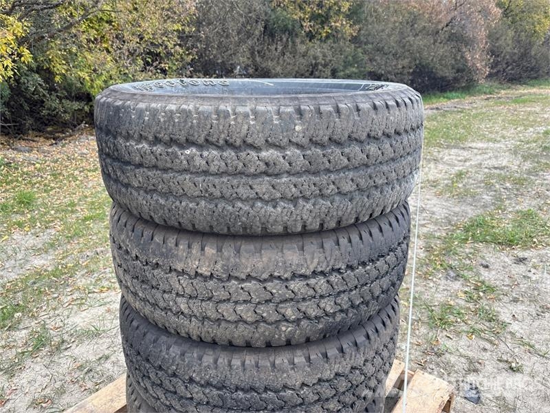 Quantity of (4) 285/60R20 Tires Gume, točkovi i felne