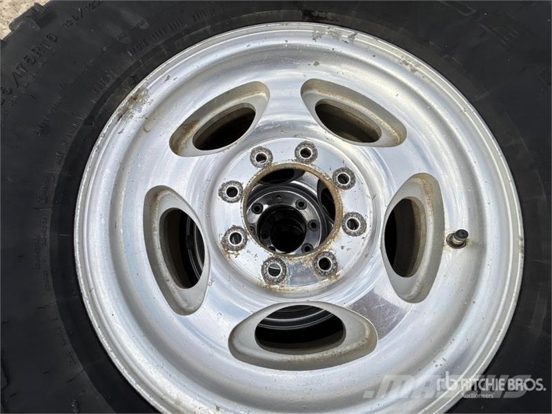 Quantity of (4) 285/75R16 Duratrac Tires Pneus, roues et jantes